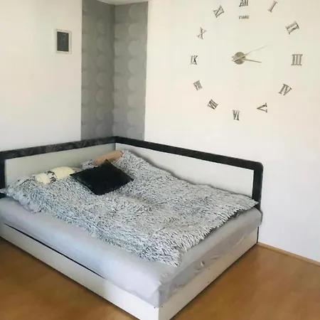 Bajcsy Lak Apartment *