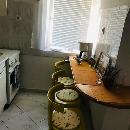 Bajcsy Lak Apartment *